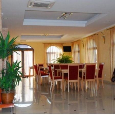 Casa Optima Hotel Oradea Luaran gambar